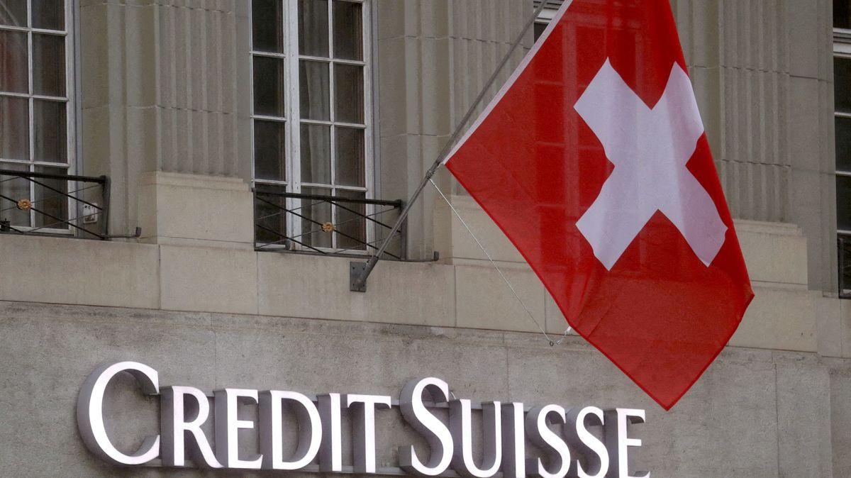 Credit Suisse je v obřích problémech. Akcie banky mohutně padají a berou s sebou i ty evropské